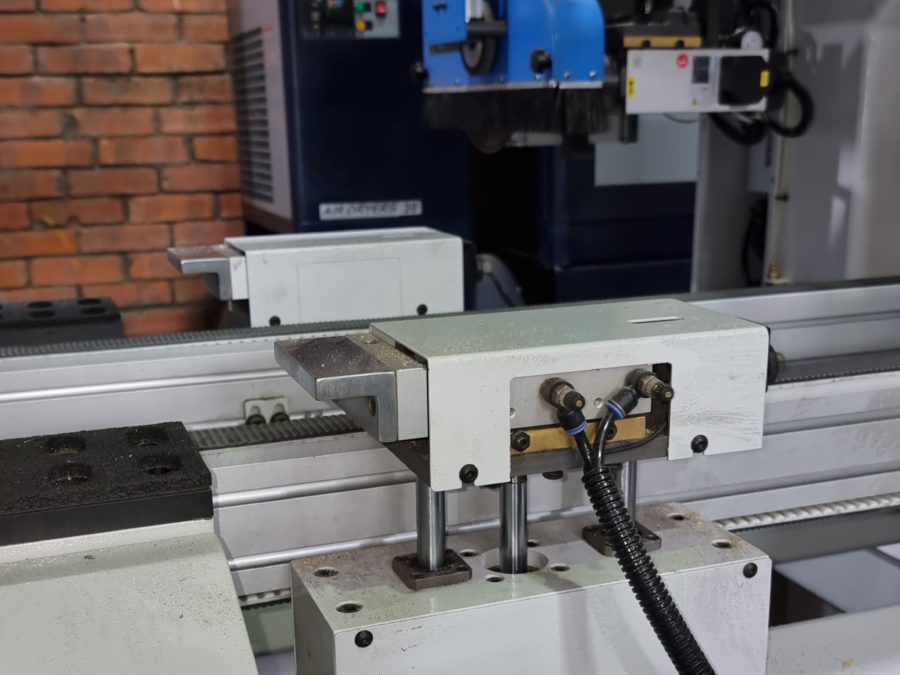 Четырехсторонний форматно-обрезной станок с ЧПУ KDT KHM-560